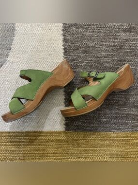 Green Dansko Leather Platform Sandals - Women's Slip-On Clogs